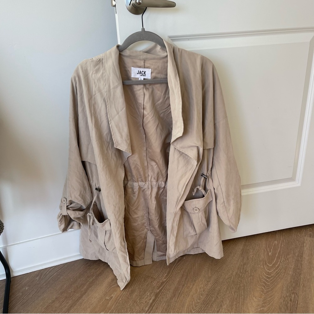 Cream pleated adjustable jacket
